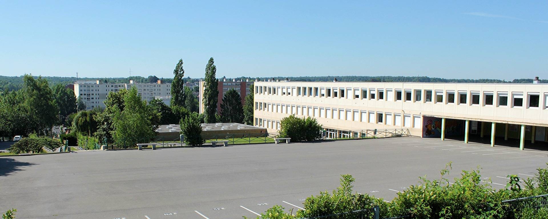 Vue arrière du collège Léo Lagrange