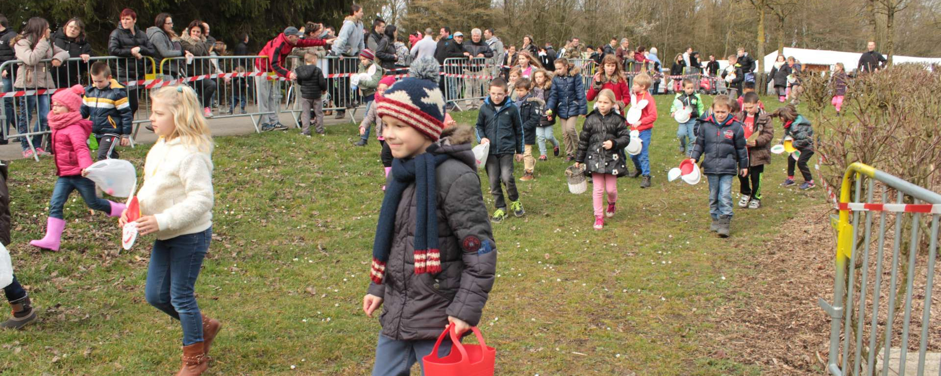 Attendu chaque année par les enfants, la traditionnelle chasse à l'oeuf a encore réunie beaucoup d'enfant ce 26 mars 2016 sur le site des Verreries.